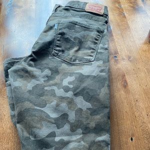 Levis camo jeans